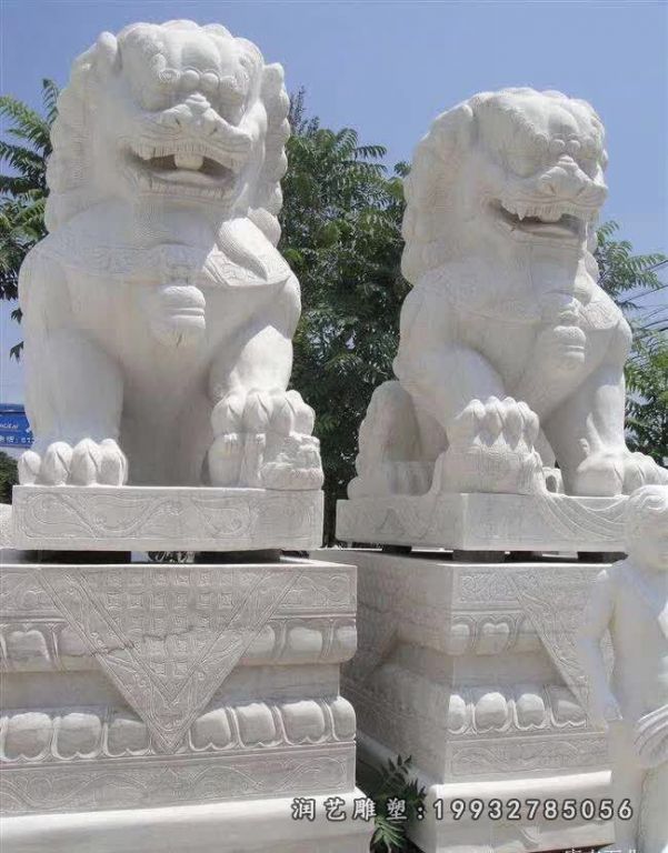 草坪汉白玉狮子动物石雕