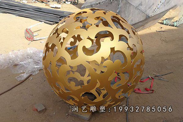草坪不锈钢镂空球景观雕塑