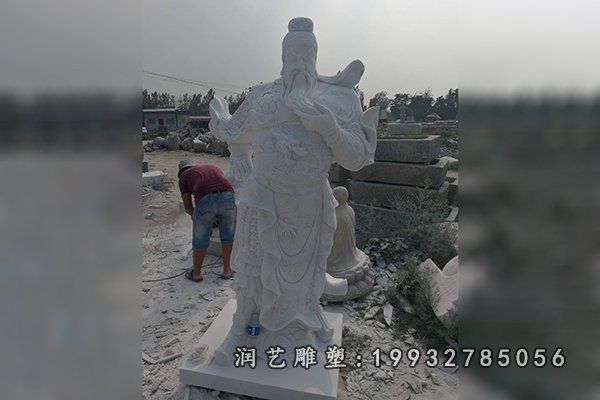 广场关公人物石雕