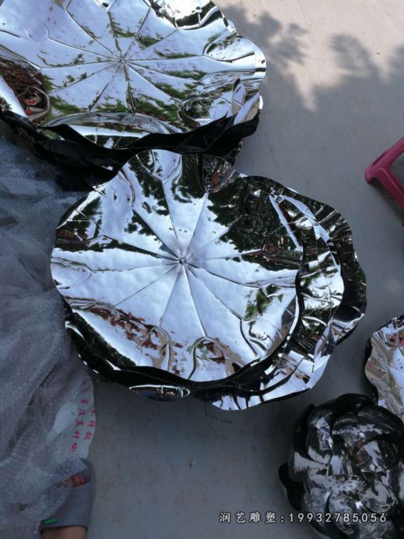 草坪不锈钢荷叶景观雕塑