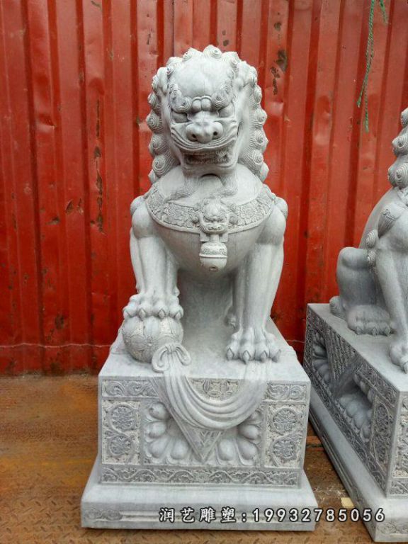 狮子草坪动物石雕