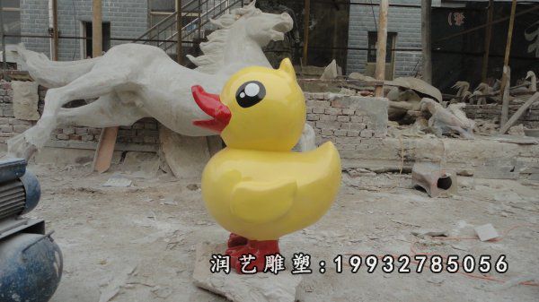 小区玻璃钢小黄鸭雕塑