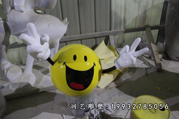 广场玻璃钢笑脸景观雕塑