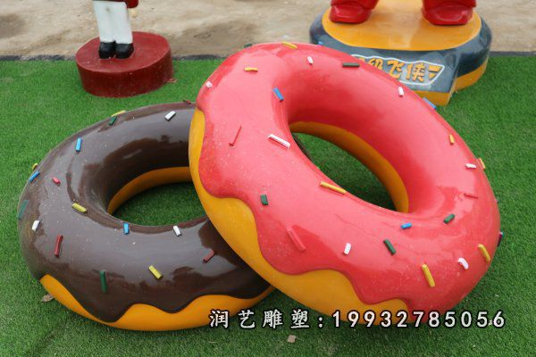 学校玻璃钢甜甜圈雕塑