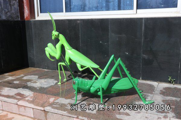 小区玻璃钢动物螳螂雕塑