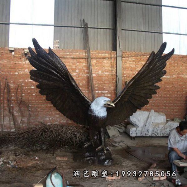 校园老鹰动物铜雕
