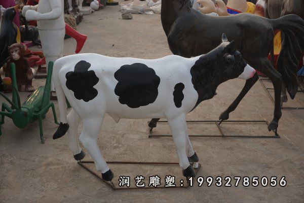 园林玻璃钢动物奶牛雕塑