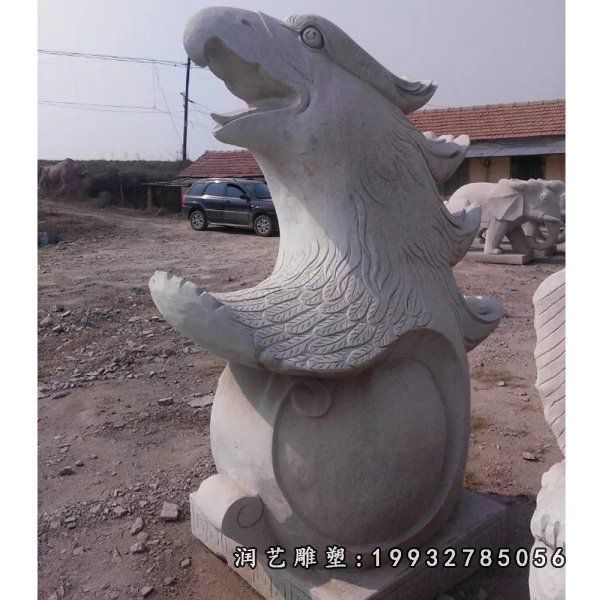 校园老鹰石雕