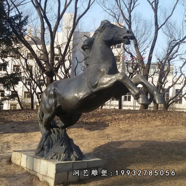 草坪动物马铜雕