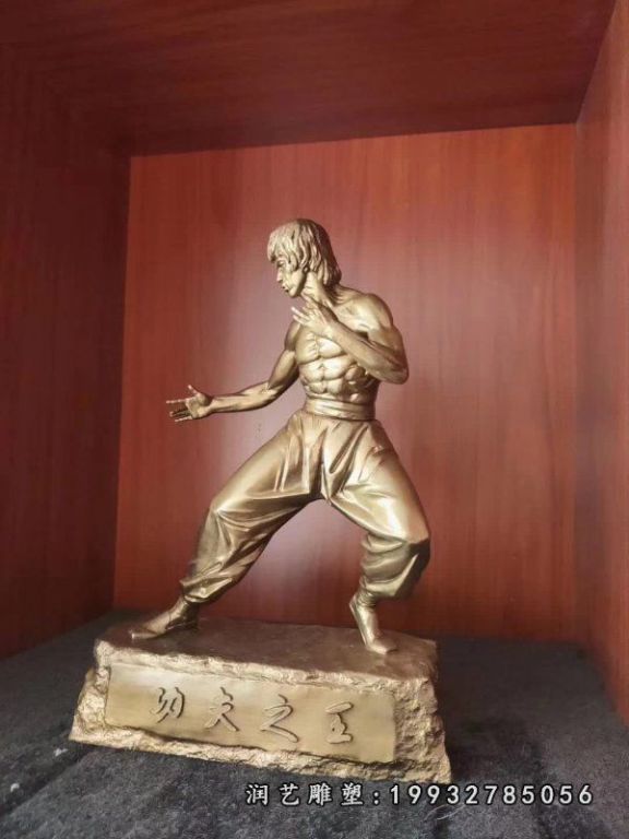 街道李小龙铜雕人物