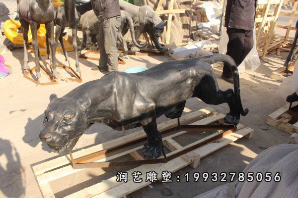 街道动物豹铜雕