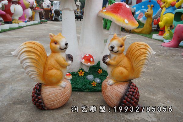 学校玻璃钢松鼠动物雕塑