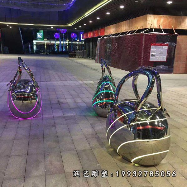 步行街不锈钢手提包景观雕塑