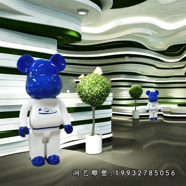 室外玻璃钢暴力熊雕塑