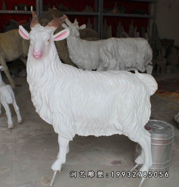 公司玻璃钢羊动物雕塑 