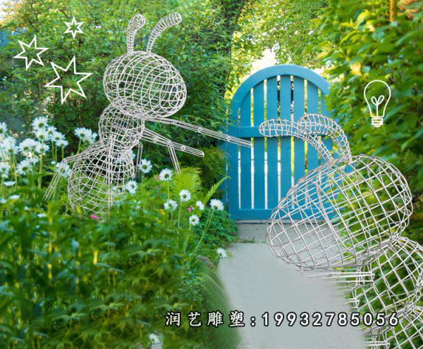 道路旁不锈钢蚂蚁动物雕塑
