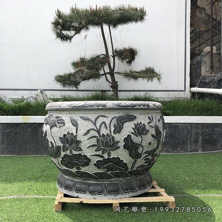 商业街青石鱼缸景观石雕
