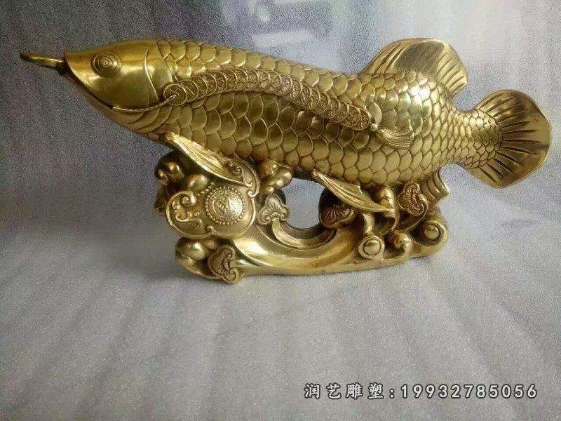 城市鱼动物铜雕