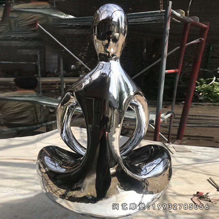 镜面抽象人物打坐雕塑