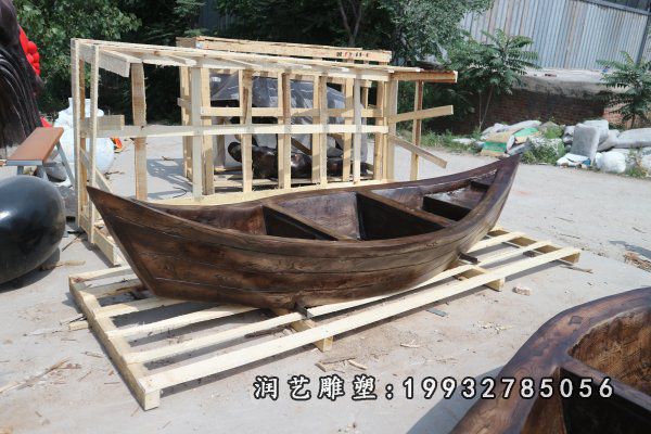 小区玻璃钢船景观雕塑