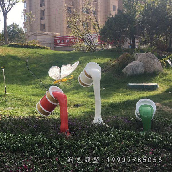 草坪玻璃钢油漆桶景观雕塑