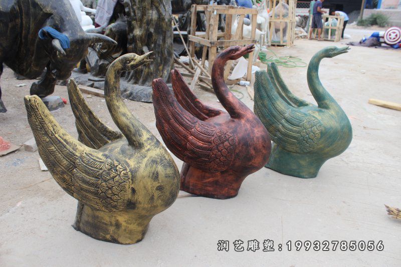 草坪天鹅动物铜雕