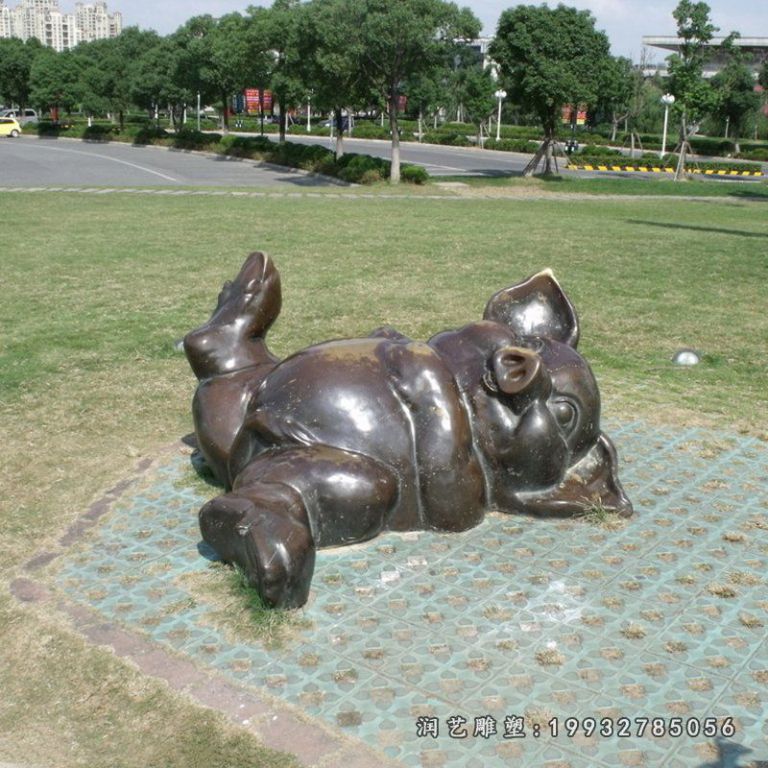 学校猪动物铜雕