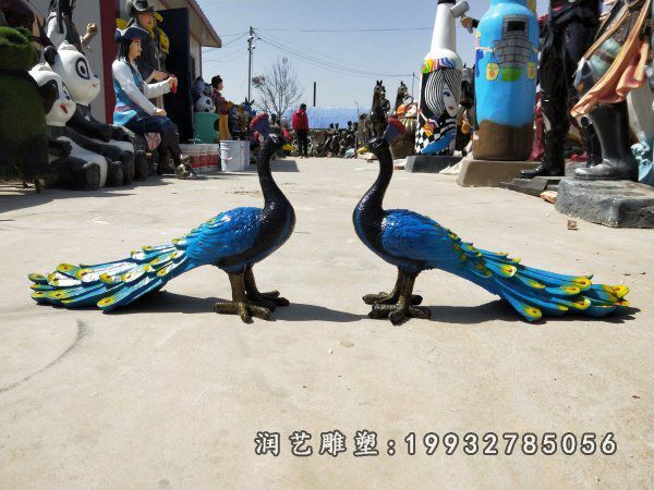 企业玻璃钢孔雀动物雕塑