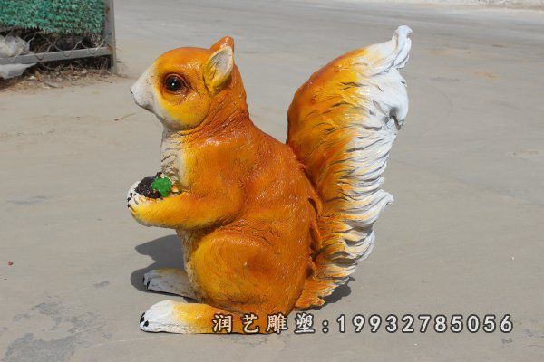 学校玻璃钢松鼠动物雕塑