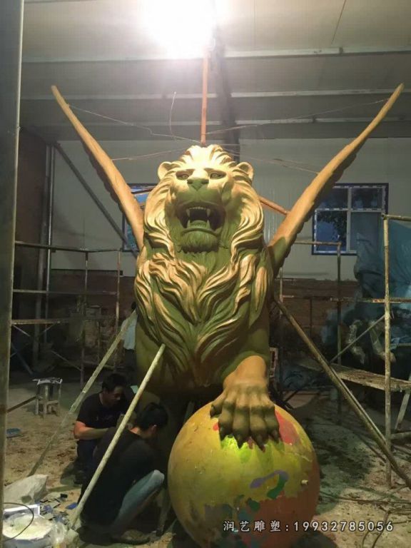 踩球飞狮铜雕 (2)