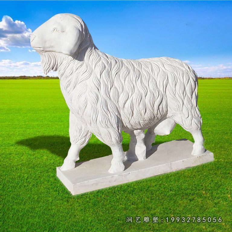 草坪羊动物石雕
