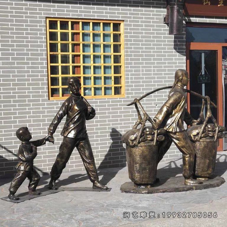 广场一家三口人物铜雕