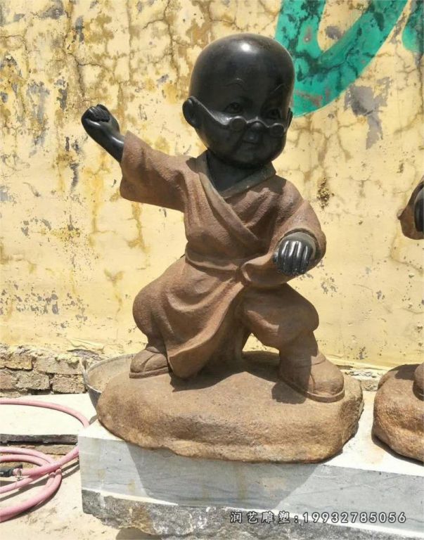 景点小和尚人物石雕