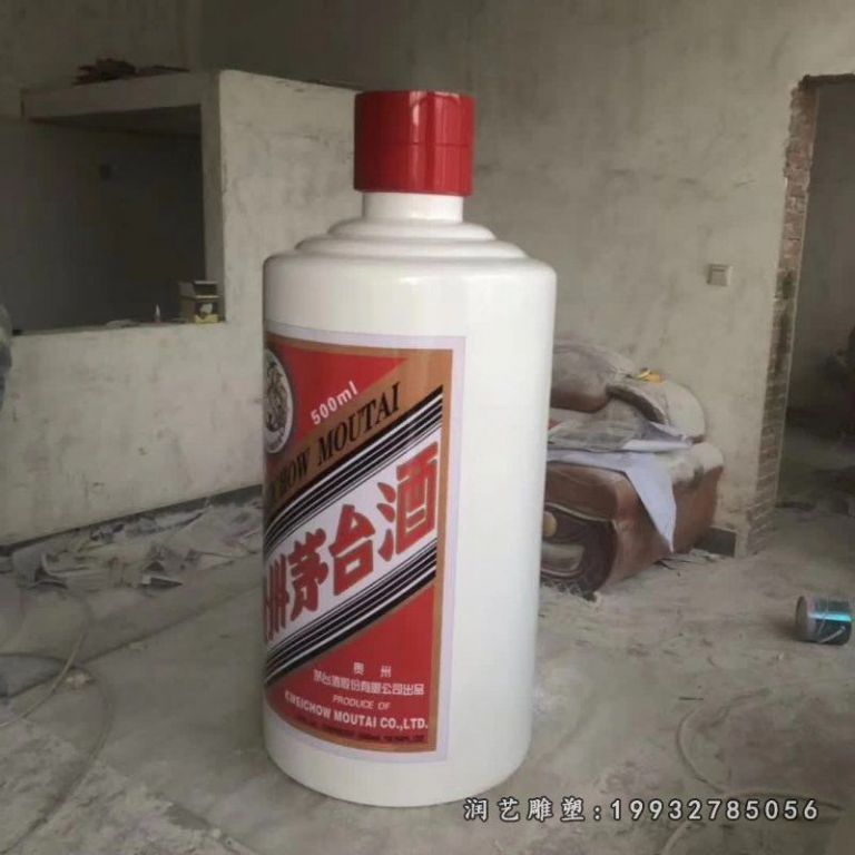 商业街玻璃钢酒瓶雕塑