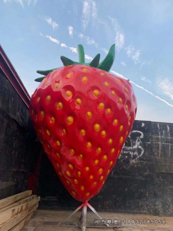 玻璃钢草莓街道雕塑