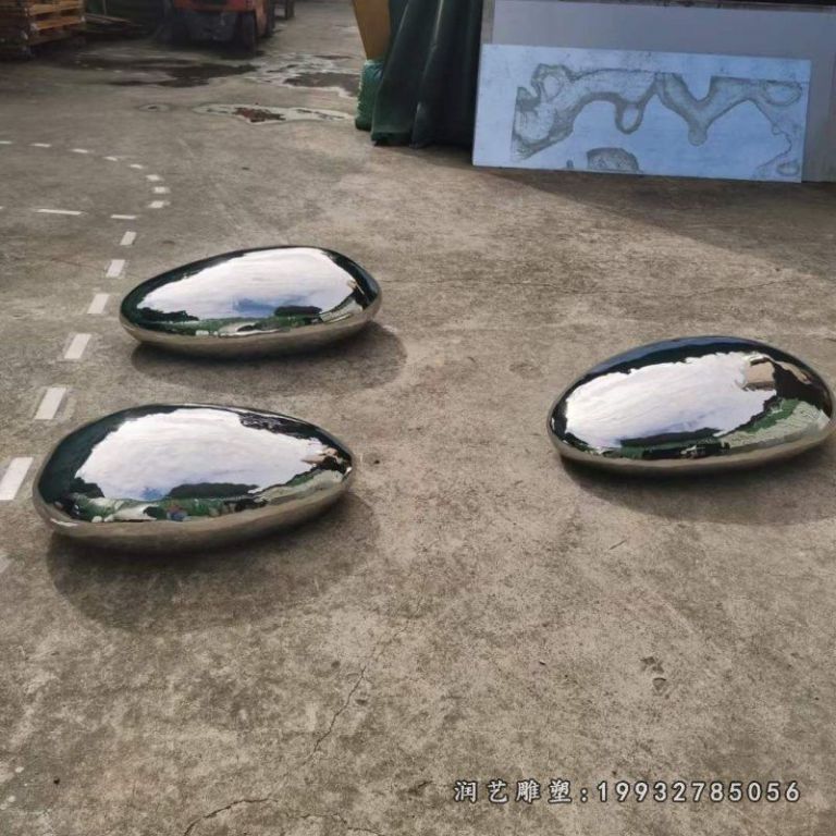 步行街不锈钢鹅卵石雕塑