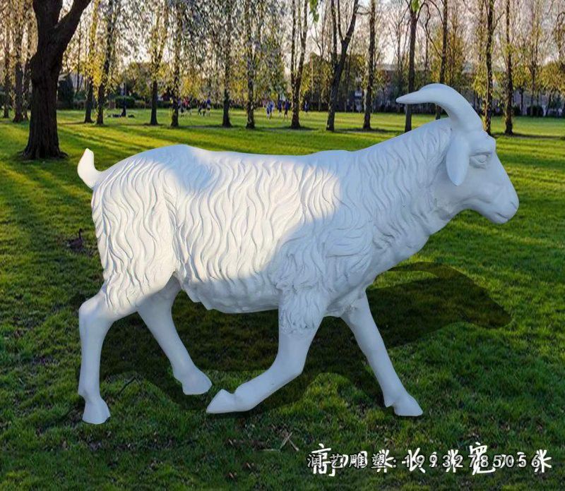 公园玻璃钢动物羊雕塑