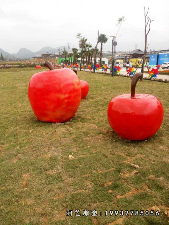 草坪玻璃钢苹果景观雕塑